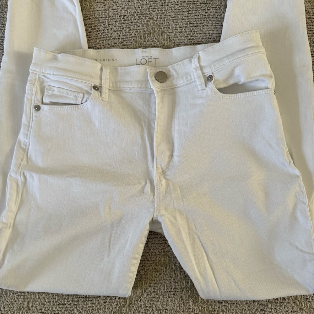 Cropped ankle fray white jeans